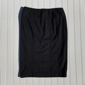 Straight black skirt with classy zipper